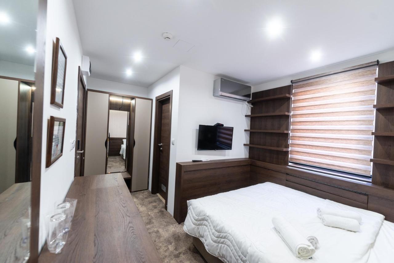 Hotel Stari Krovovi Veternik Extérieur photo