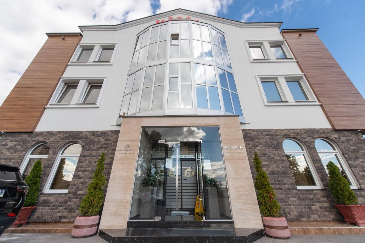 Hotel Stari Krovovi Veternik Extérieur photo