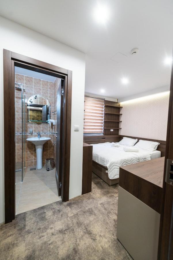 Hotel Stari Krovovi Veternik Extérieur photo