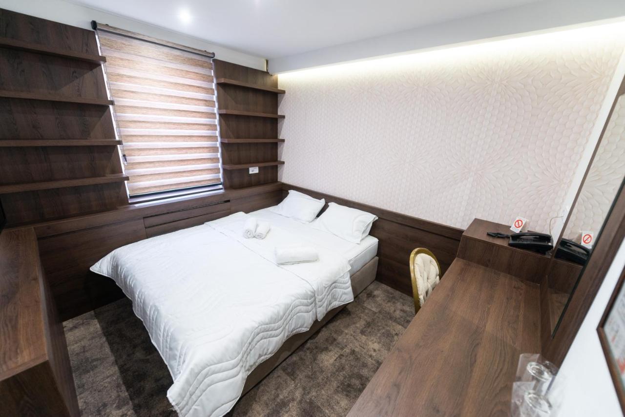 Hotel Stari Krovovi Veternik Extérieur photo
