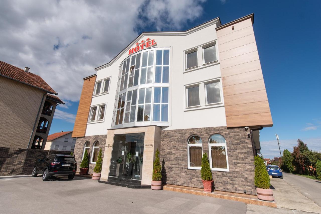 Hotel Stari Krovovi Veternik Extérieur photo