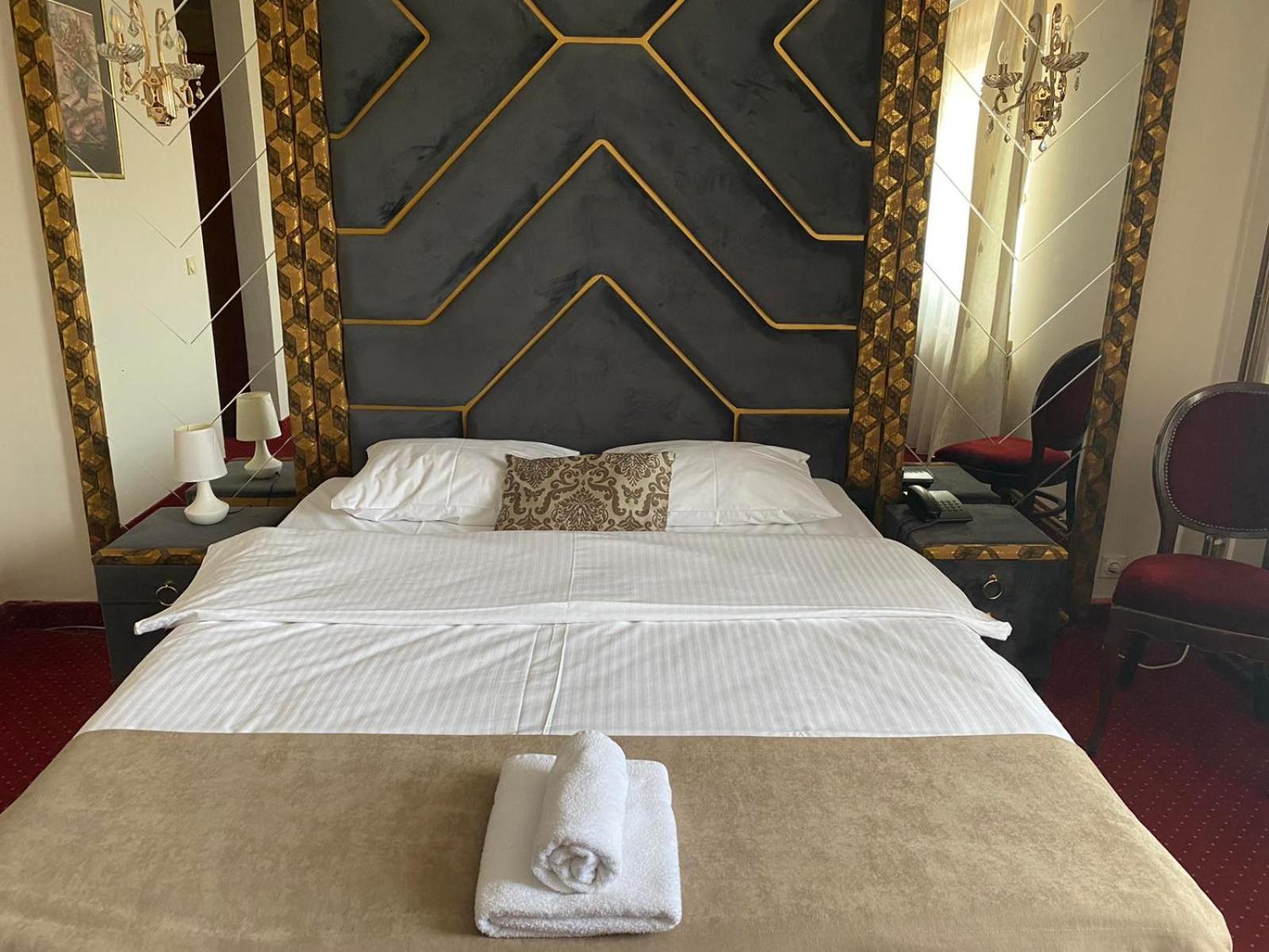 Hotel Stari Krovovi Veternik Extérieur photo