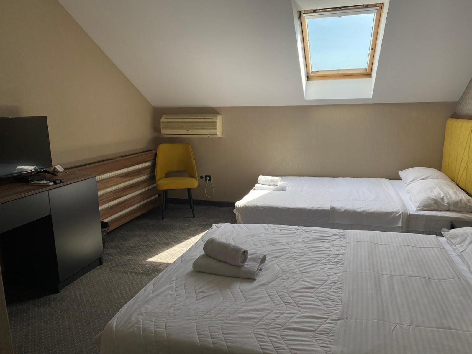 Hotel Stari Krovovi Veternik Extérieur photo