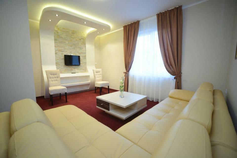 Hotel Stari Krovovi Veternik Extérieur photo